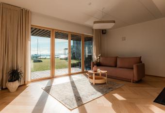 Kaluri Seaview Apartment has Balcony rooms