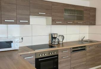 T&K Apartments - Wegberg - 3-6 Zimmer Apartments allows 18 year olds to book a room