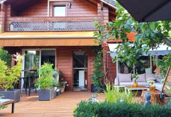 Dans un parc privatif arbor   has Balcony rooms