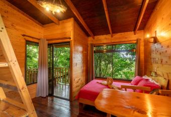 Caba  a La Monta  a: Vistas incre  bles y Mirador has Balcony rooms