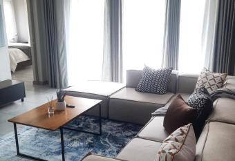 15 Elizabeth Place - Luxury Apartments, Free Wi-Fi has Balcony rooms