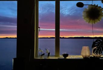 The White House has Balcony rooms