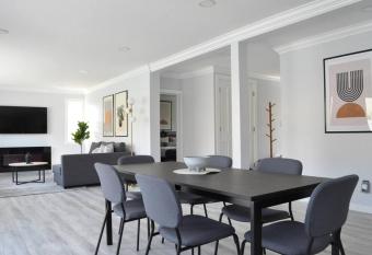 4 BR Home - Close by the River has Balcony rooms