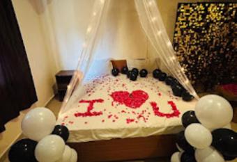 Hotel Krishna Guest House Vapi has Balcony rooms