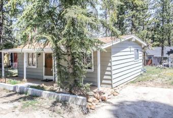 Honey Bear by Big Bear Cool Cabins has Balcony rooms