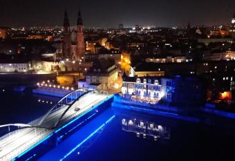 Apartament 2 pokoje w centrum Opola has Smoking rooms