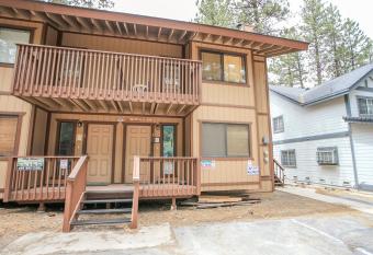 Summit X-ross Roads by Big Bear Cool Cabins has Balcony rooms