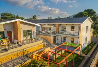 Oh Wine at Luca s Place has Balcony rooms
