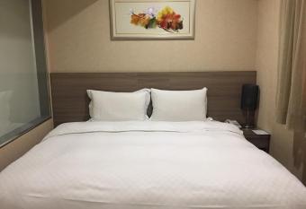 The Metro Hotel Taichung allows 18 year olds to book a room