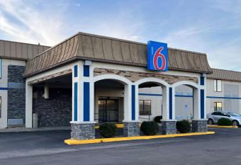 Studio 6 Suites Springfield, OH allows 18 year olds to book a room