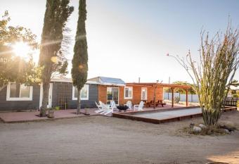 Casa Luna Vista has rooms with a private hot tub