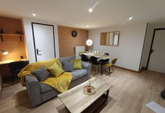 Bnbujaret has Balcony rooms