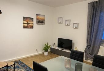 Private Wohnung direkt im Zentrum allows 18 year olds to book a room