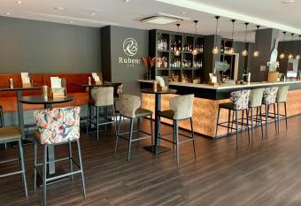 Tulip Inn Leiden Centre allows 18 year olds to book a room