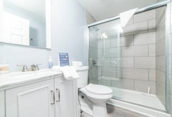 1st Floor - Free Parking - Washer & Dryer - Agh allows 18 year olds to book a room