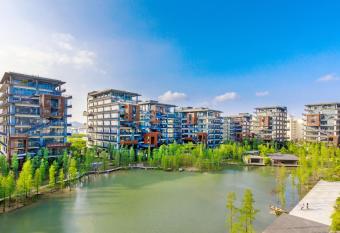 Taihua Wutong Hotel has Balcony rooms