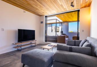                       BBQ      &                         13                               Blue grotto has rooms with a private hot tub