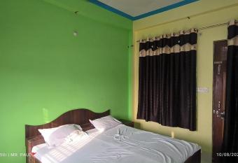 OYO Fauji Villa allows 18 year olds to book a room