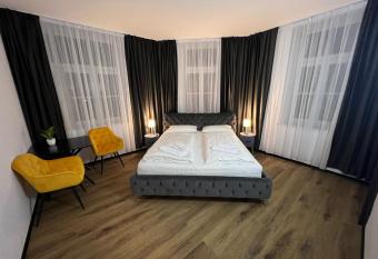 Hotel Elisei allows 18 year olds to book a room