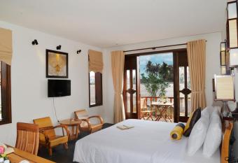 villa Tr  c Huy has Balcony rooms