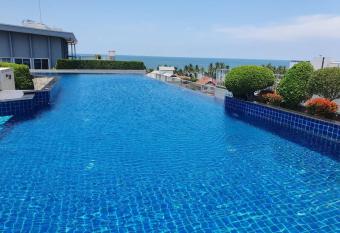 The patio condo                    Floor 5 has Balcony rooms