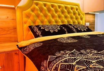 Zlatni apartman Borovi has Balcony rooms