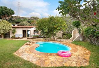 Casa Anakena allows 18 year olds to book a room