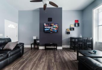 Massive Home - Groupstay - Parking & Location allows 18 year olds to book a room