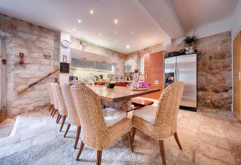 B&B Villa Vis allows 18 year olds to book a room