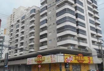 Apartamento de tr  s dormit  rios em Meia Praia has Balcony rooms