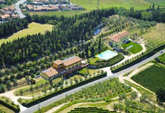 Agriturismo Fontanelle allows 18 year olds to book a room