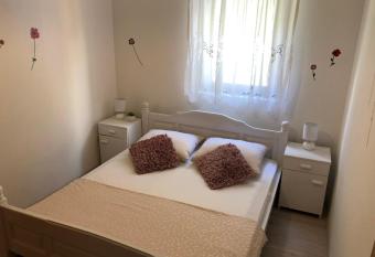 Apartments Vrdoljak has Balcony rooms