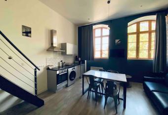 Lovely space TVG Parking allows 18 year olds to book a room