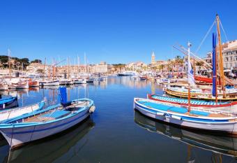 Bel appartement proche du port has Balcony rooms