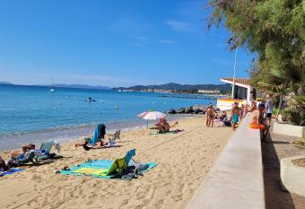 Le Laurier Rose allows 18 year olds to book a room