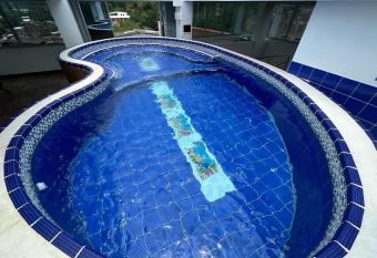 Penthouse San Rafael has Balcony rooms