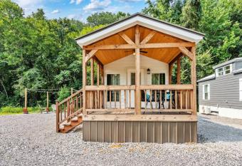 6 A Little Wanderlust Lux Tiny House  Firepit  Boat Parking  5 Mins to Lake  Downtown allows 18 year olds to book a room