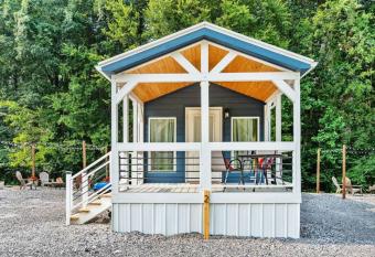 2 Villa D'Azur Luxury Tiny House Mins to Lake Guntersville  Downtown  Firepit allows 18 year olds to book a room
