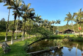 Flat Ch  cara Olhos D     gua has Balcony rooms