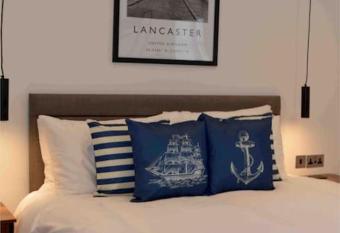 Riverside House Lancaster - 2 bedroom house has Balcony rooms