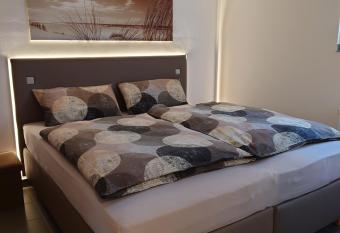 FeWo-Lieck allows 18 year olds to book a room