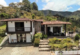 Casa De Campo Senderito Guatap   allows 18 year olds to book a room