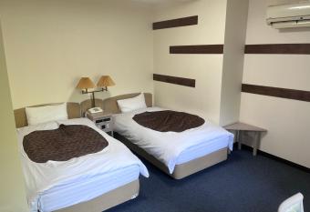                                                 102       has rooms with a private hot tub