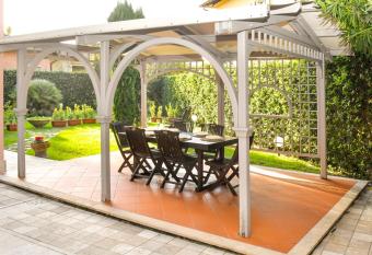 Il Villino di Monic allows 18 year olds to book a room