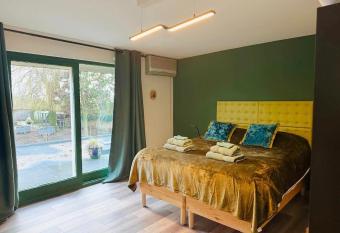 Bed and breakfast aan de grens has Balcony rooms