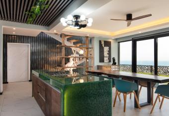 FlamencoAccommodation allows 18 year olds to book a room