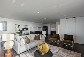 Southampton Waterside by Charles Hope has Balcony rooms