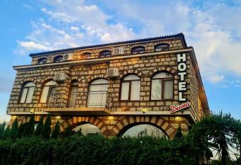 Hotel Divna has Balcony rooms