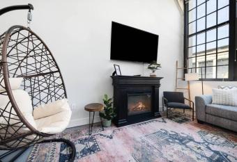 Peters Cartridge Factory has Balcony rooms