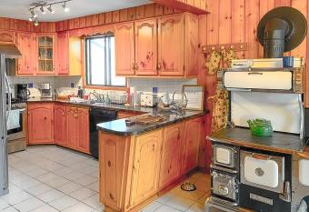 Luxury St-Sauveur Chalet with Swim Spa Close to Ski has rooms with a private hot tub